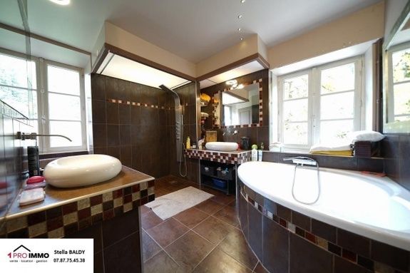 Maison 8 pièces 300m²
